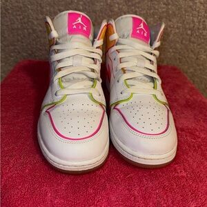 Jordan 1 mid edge glow